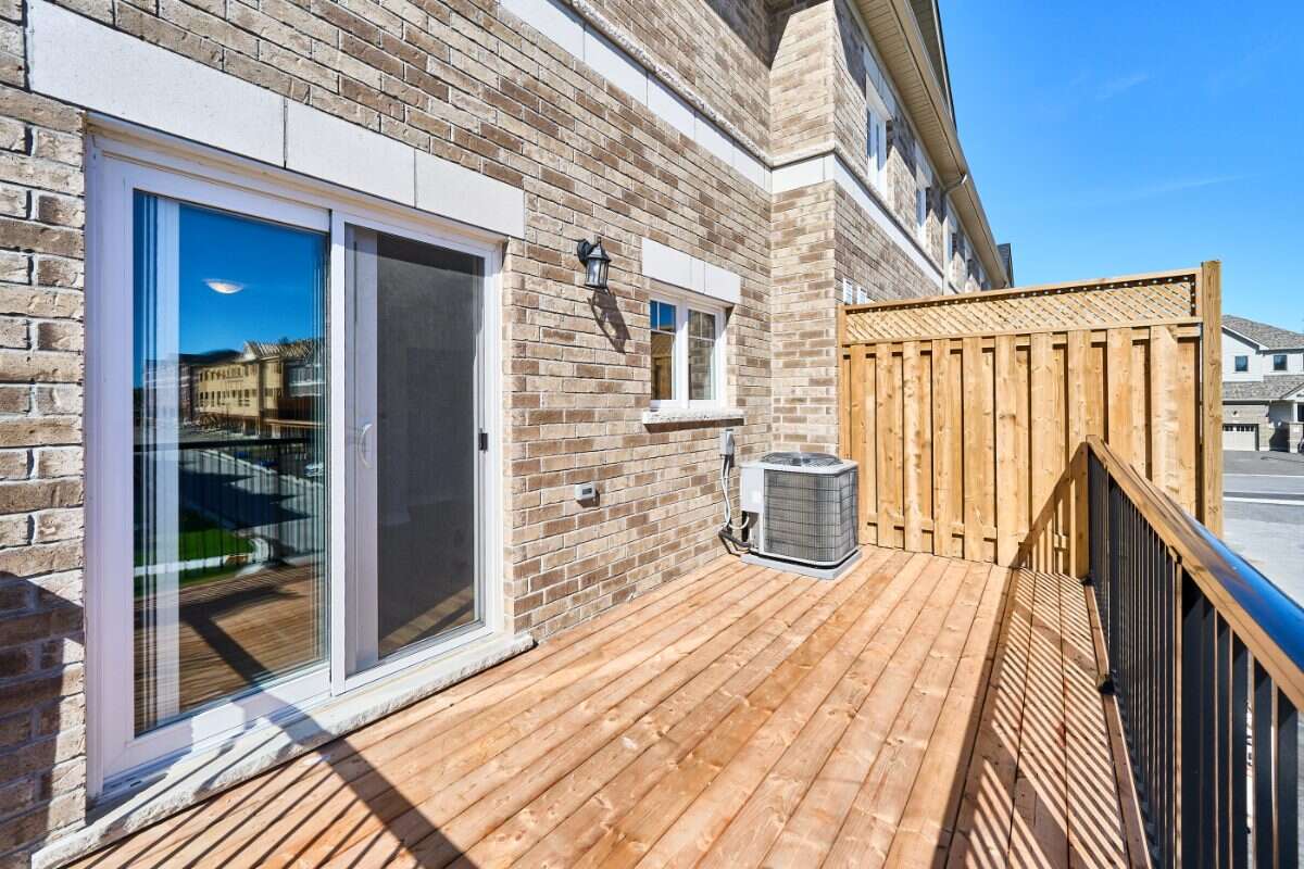 Move-In Ready 3-Bedroom End Unit in Newcastle