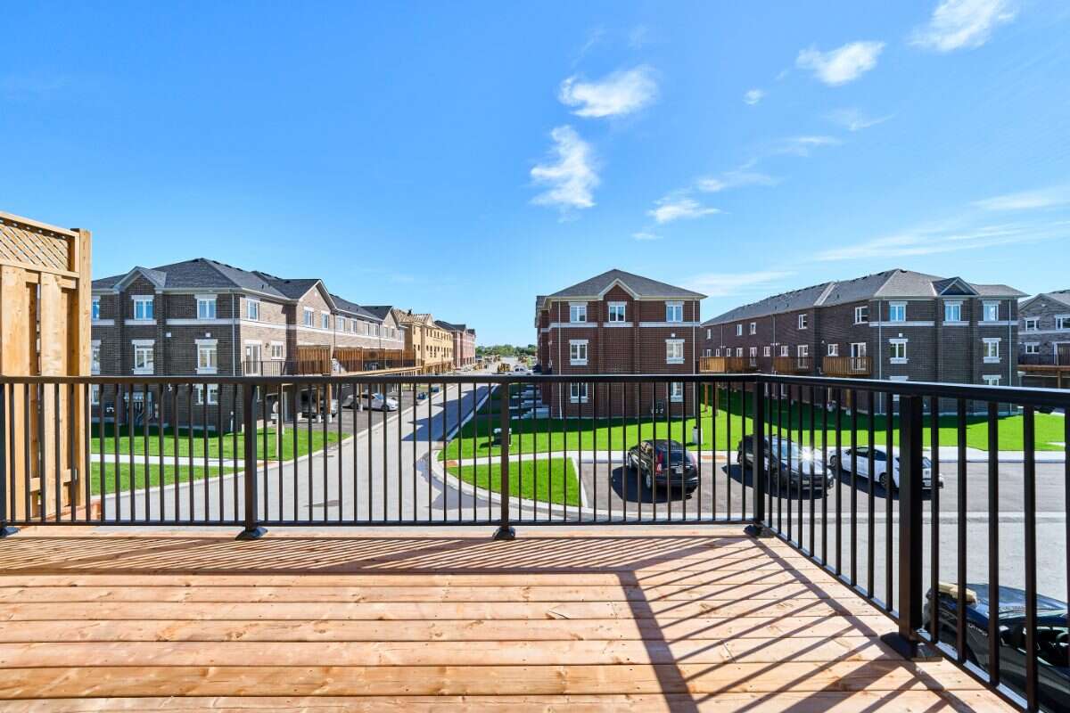 Move-In Ready 3-Bedroom End Unit in Newcastle