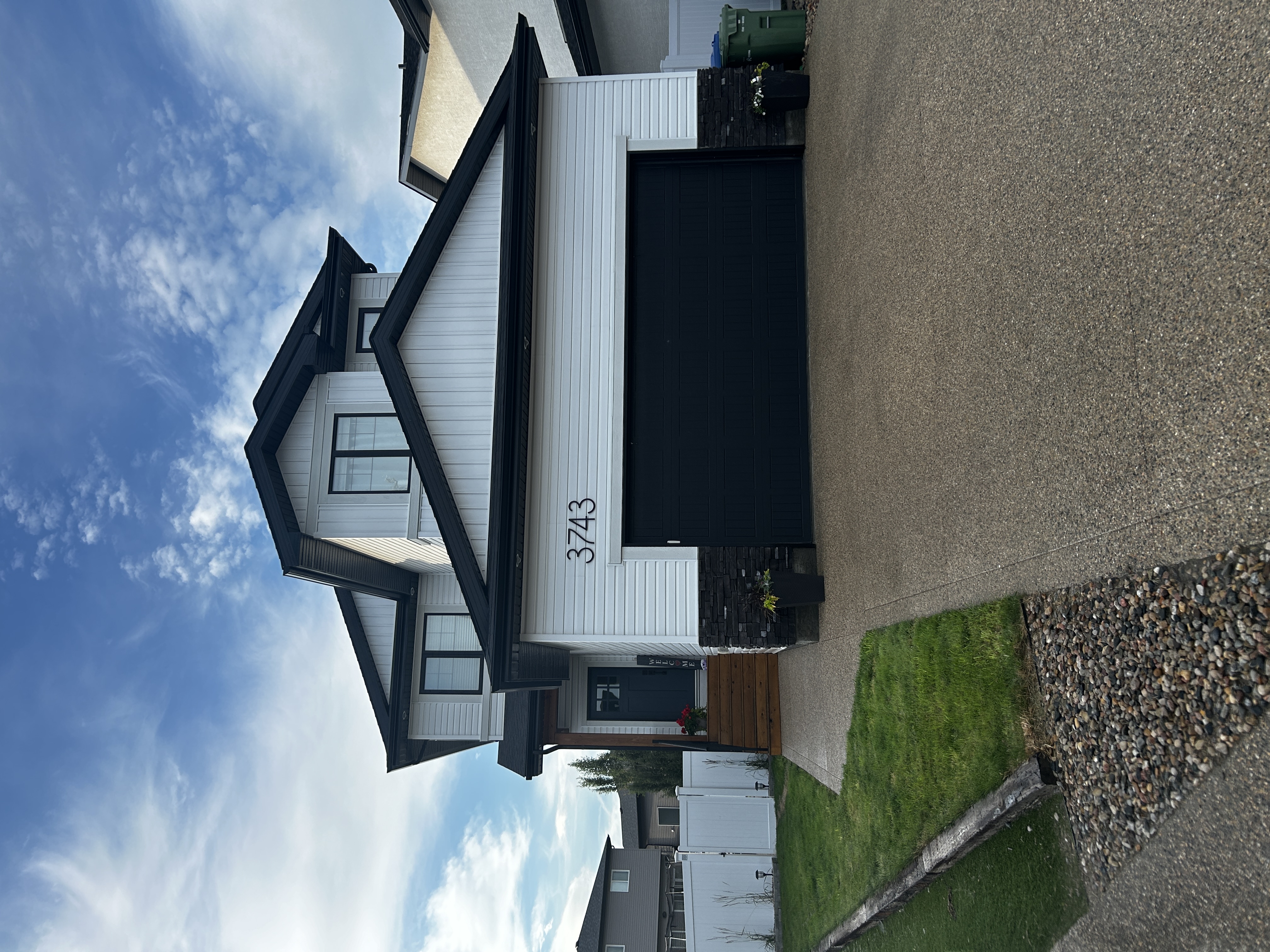 3743 Gee Crescent 4 bedroom Modern Country House
