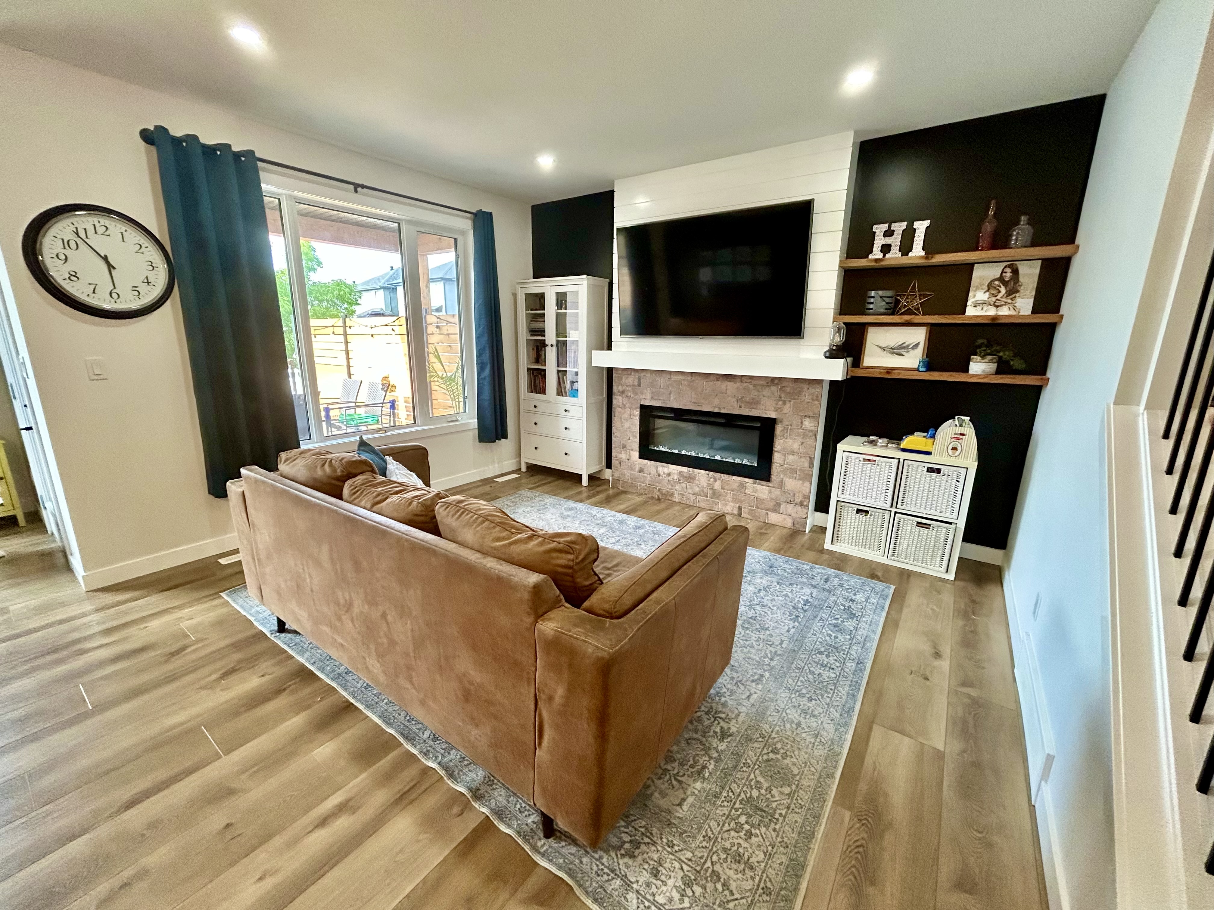 3743 Gee Crescent 4 bedroom Modern Country House