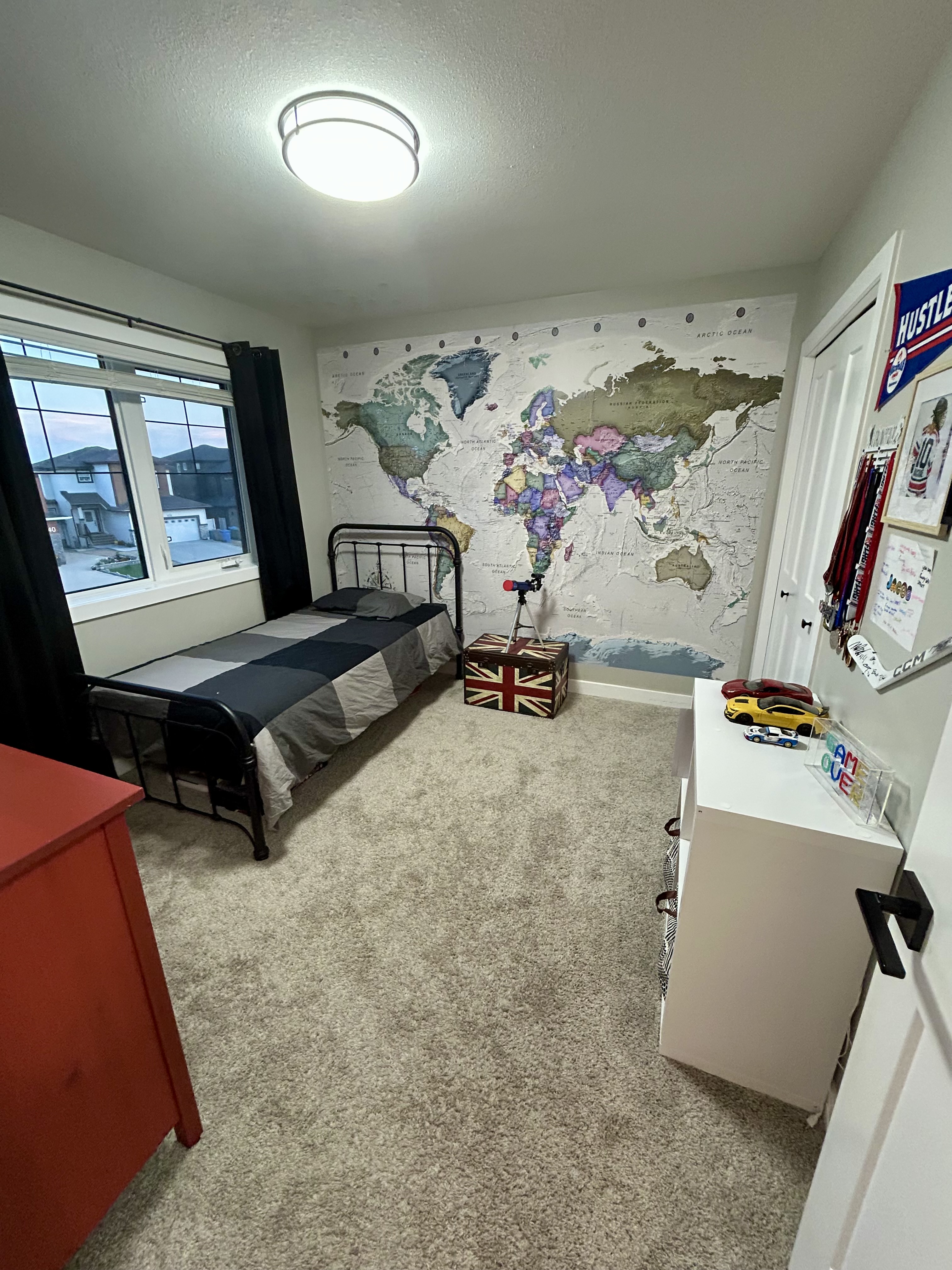 3743 Gee Crescent 4 bedroom Modern Country House