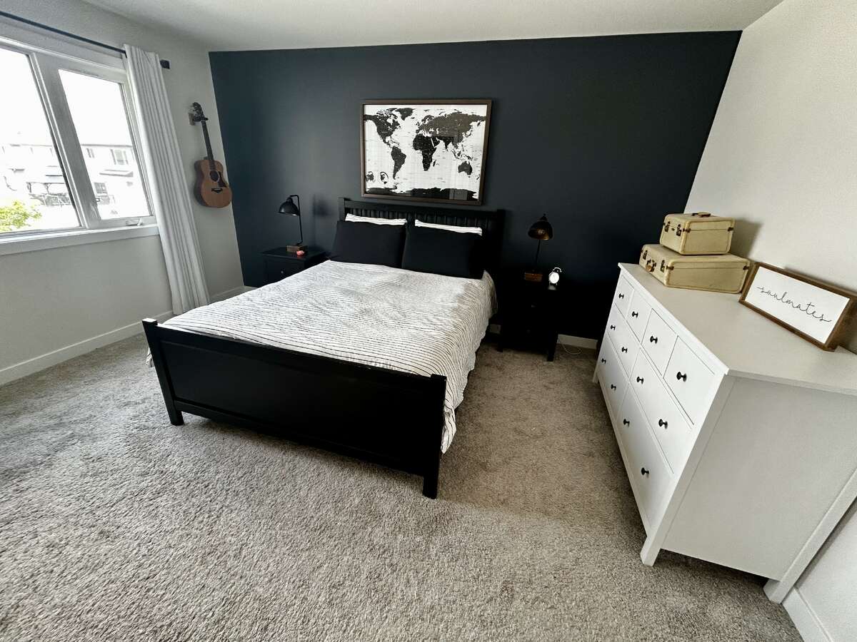 3743 Gee Crescent 4 bedroom Modern Country House