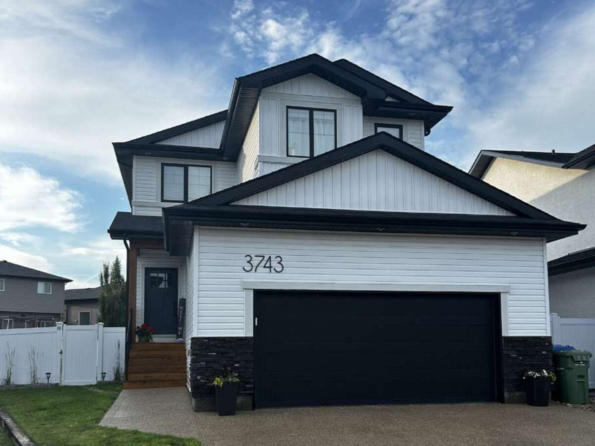 3743 Gee Crescent