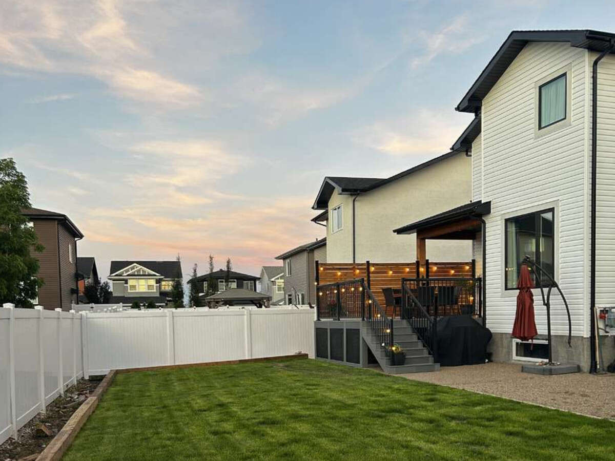 3743 Gee Crescent 4 bedroom Modern Country House
