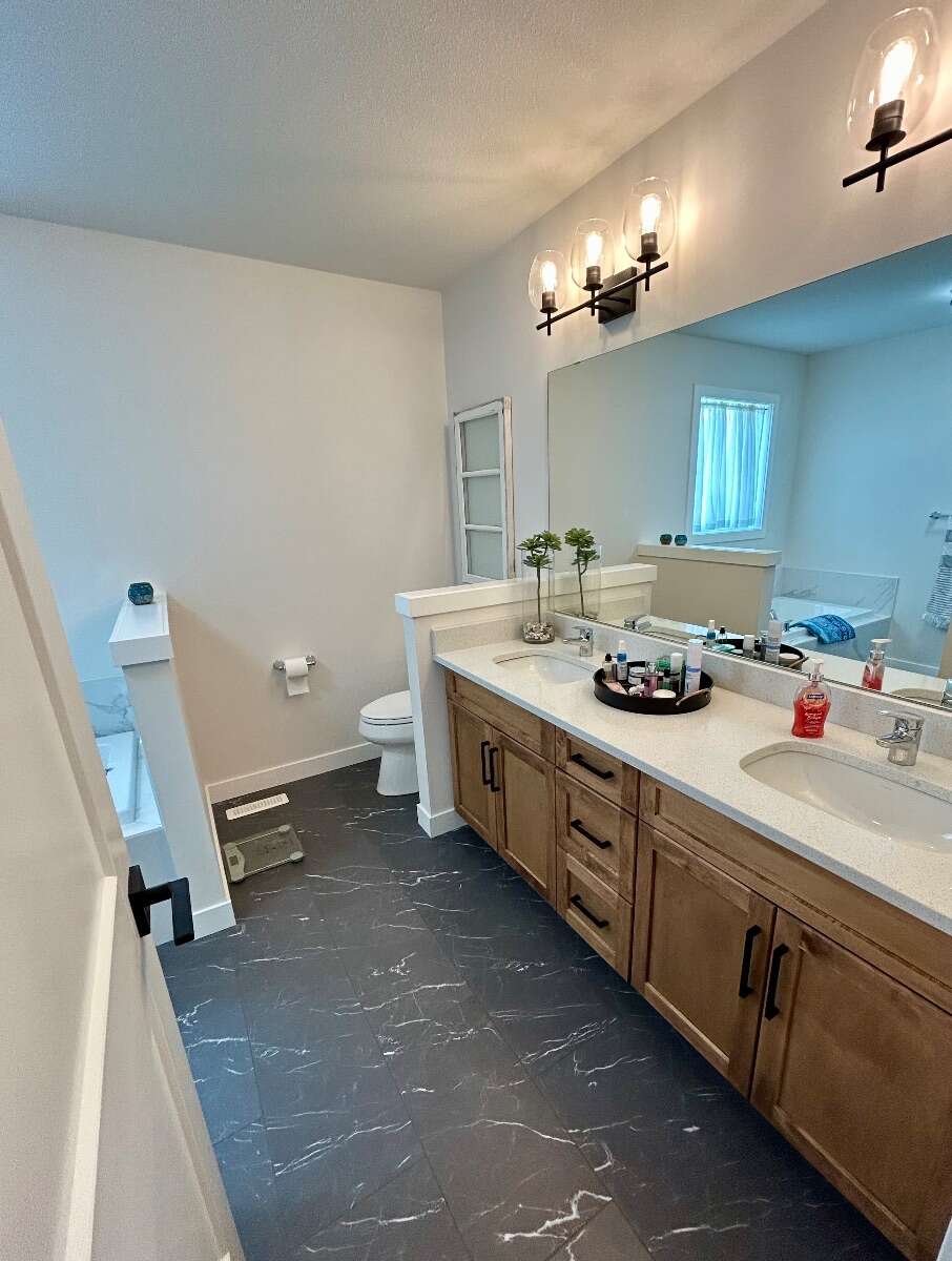 3743 Gee Crescent 4 bedroom Modern Country House