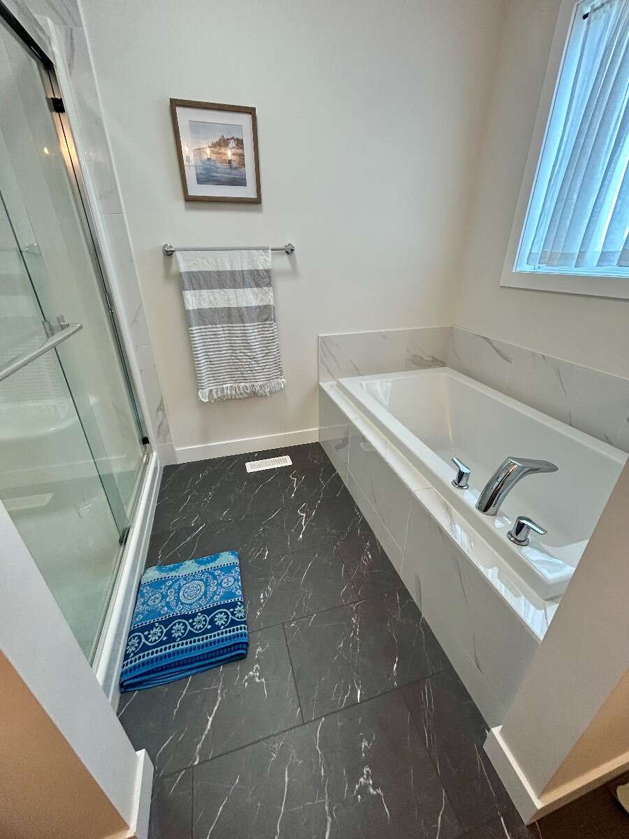 3743 Gee Crescent 4 bedroom Modern Country House