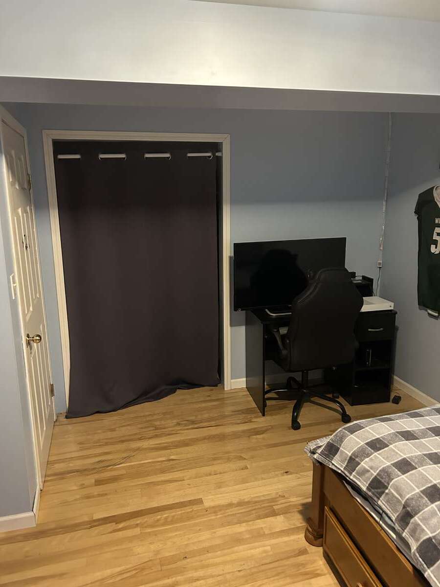 Basement bedroom#1