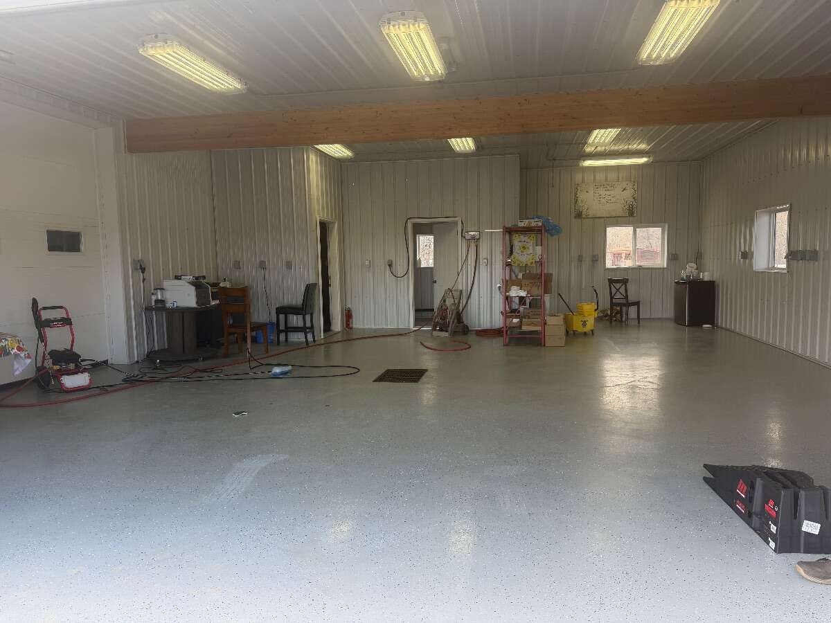 94 acres House Shop Riverfront