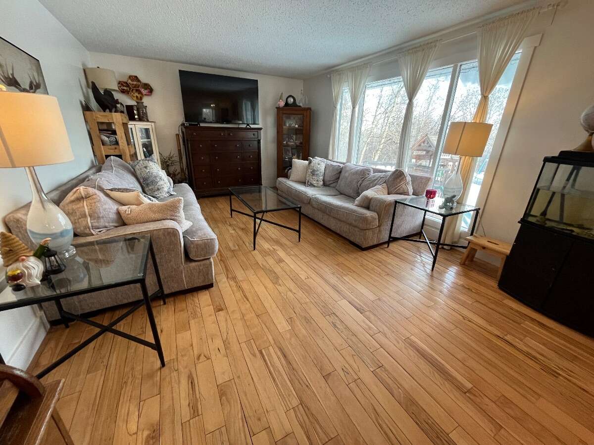 94 acres House Shop Riverfront