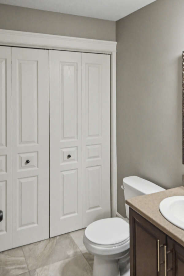 Well-maintained townhouse near St.Anselme Park