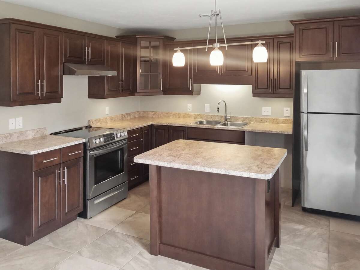 Well-maintained townhouse near St.Anselme Park