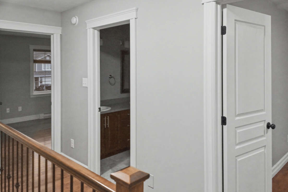 Well-maintained townhouse near St.Anselme Park