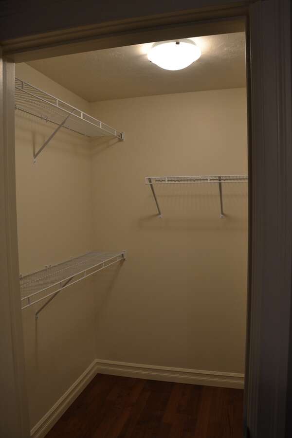 Well-maintained townhouse near St.Anselme Park