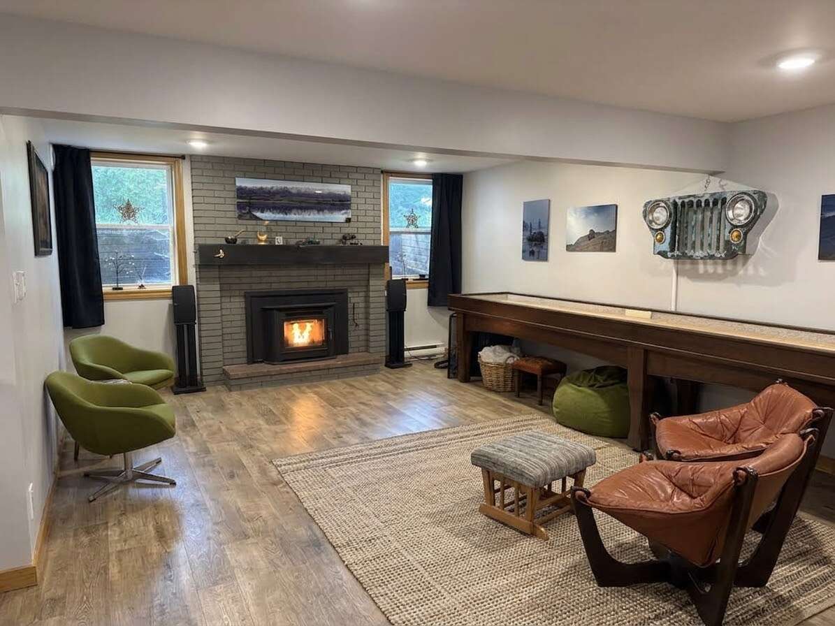Executive Ranch : 1.34 acres and Outbuildings