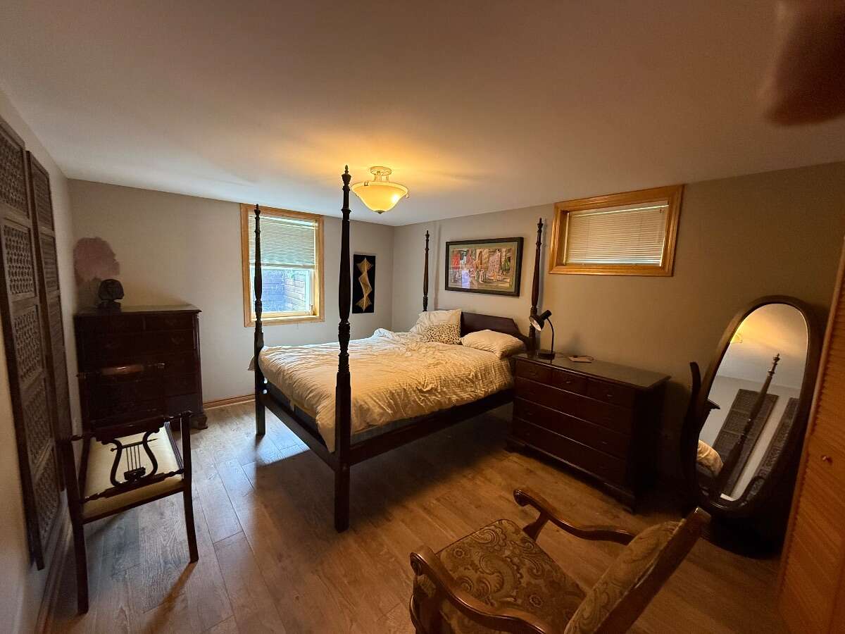 Executive Ranch : 1.34 acres and Outbuildings