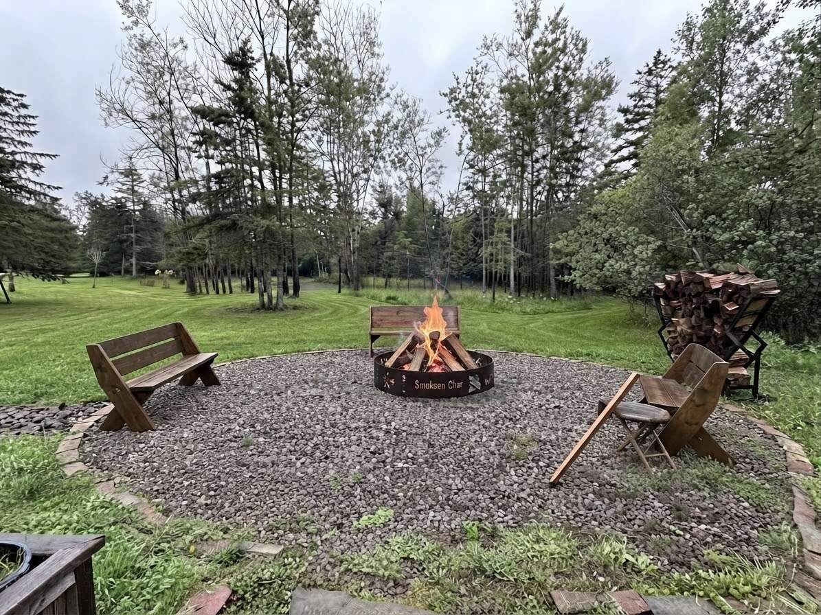 Executive Ranch : 1.34 acres and Outbuildings