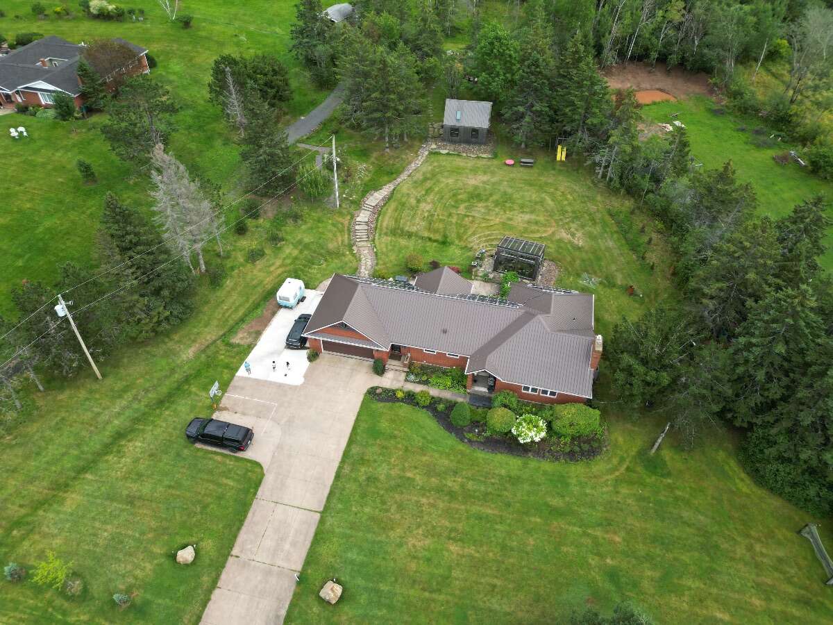 Executive Ranch : 1.34 acres and Outbuildings