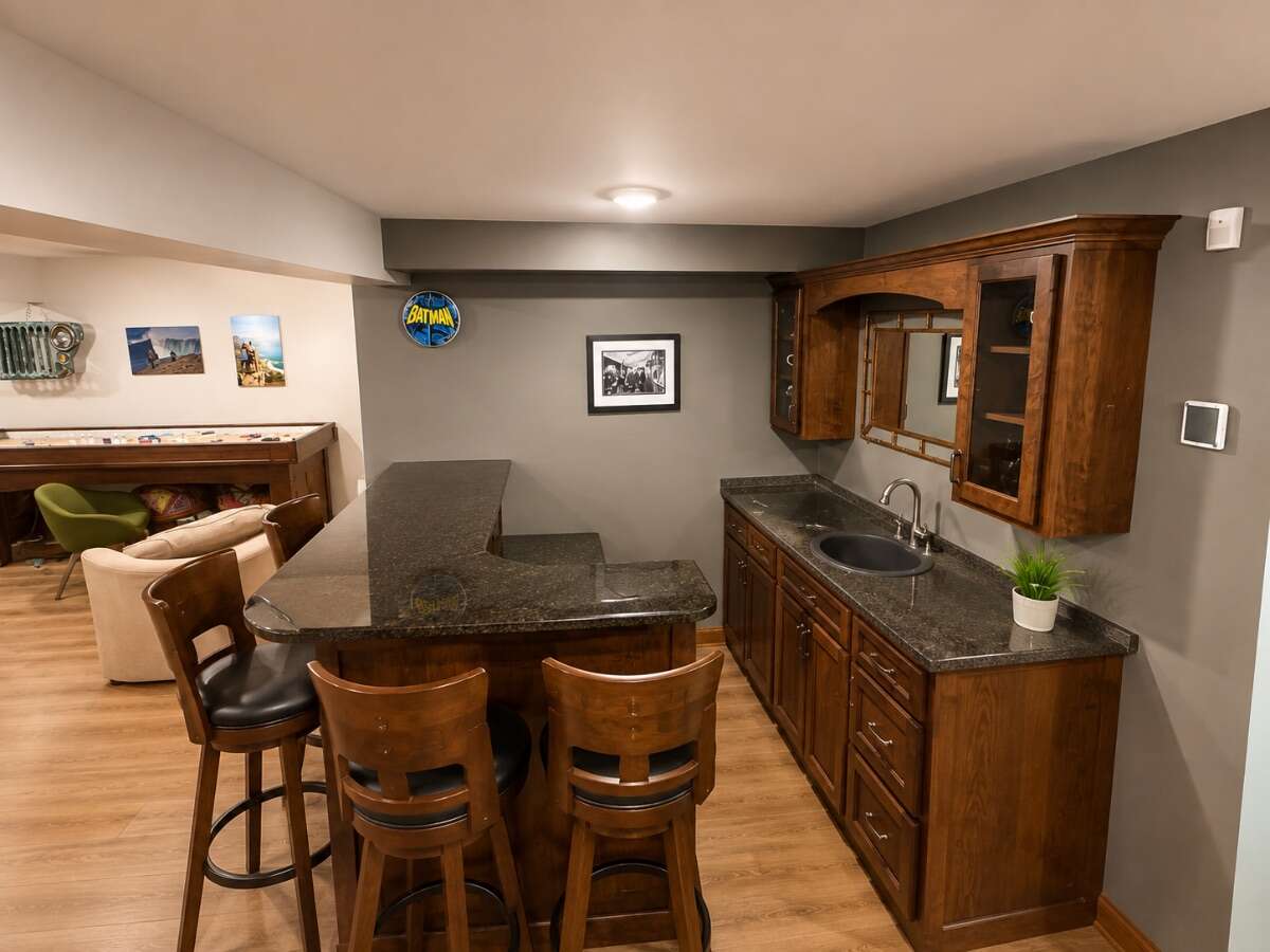 Executive Ranch : 1.34 acres and Outbuildings