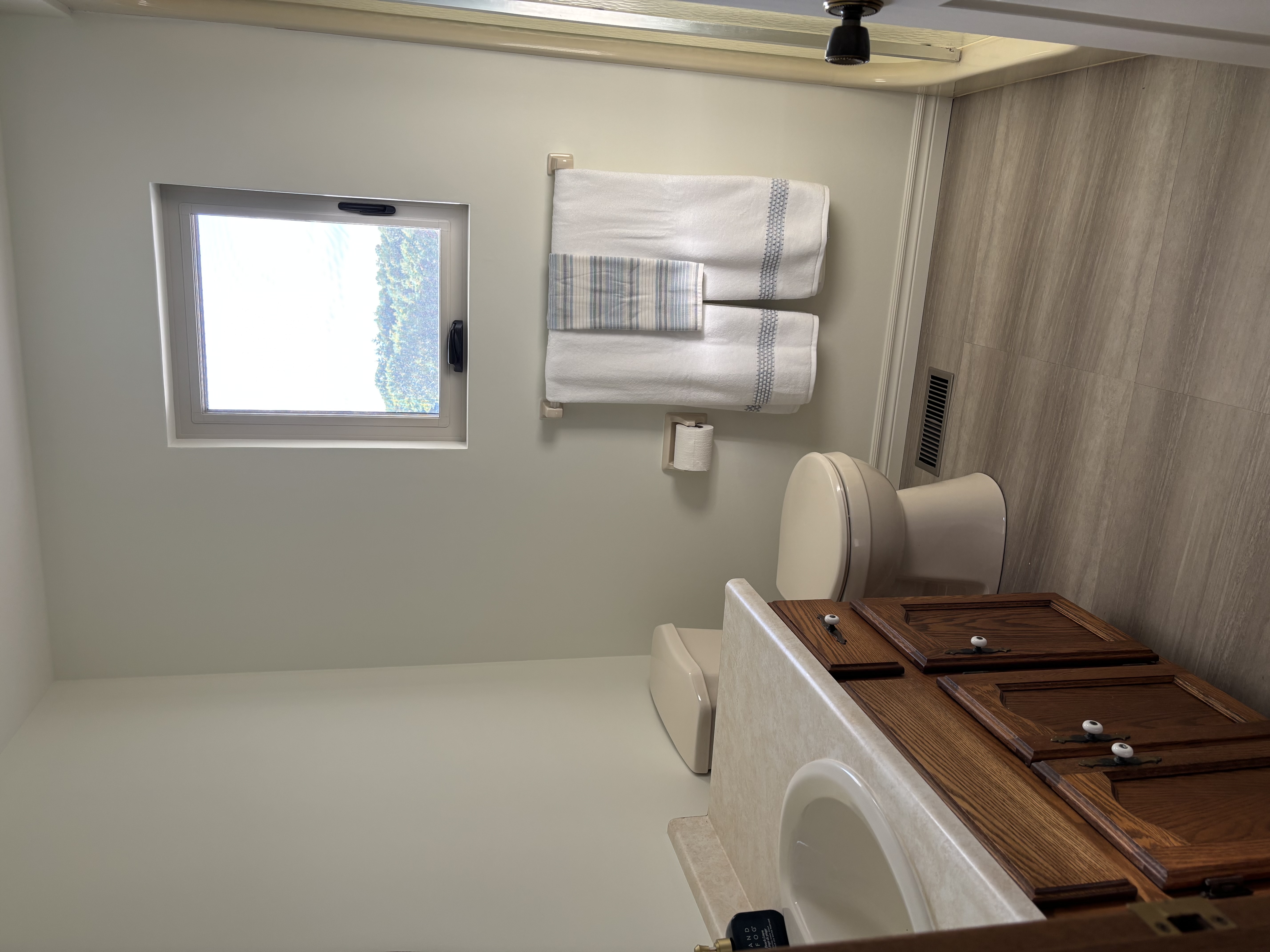Welcoming family home in desirable New Dundee. 