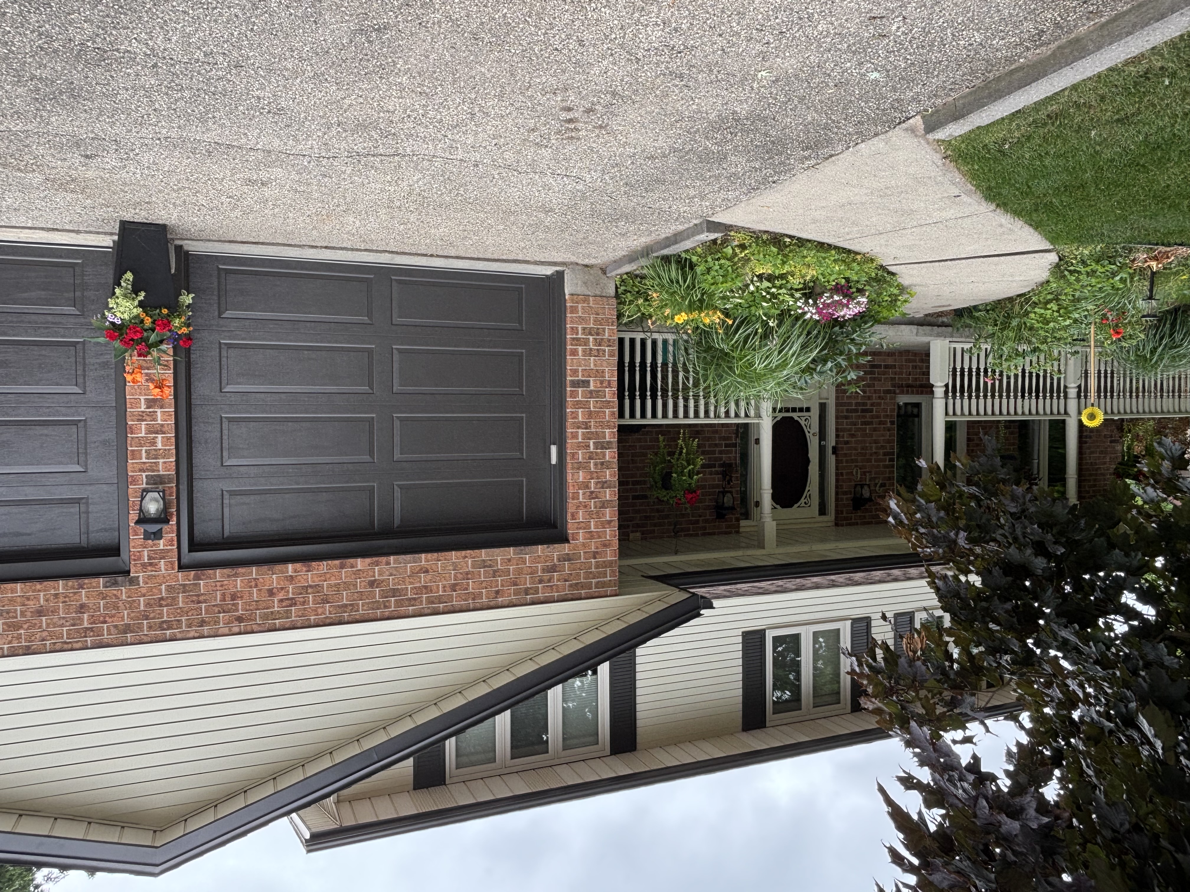 Welcoming family home in desirable New Dundee. 