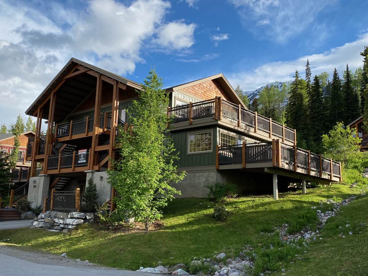Apartment For Sale in Golden, British Columbia - 2 bdrm, 1 bath (39, 1296 Kaufmann View)
