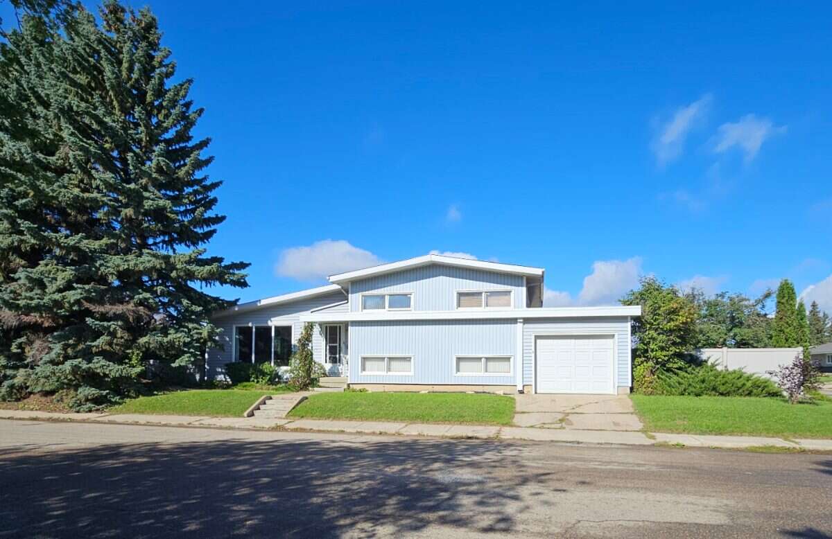 Executive West Hill 4 Level Split On Laurier Drive