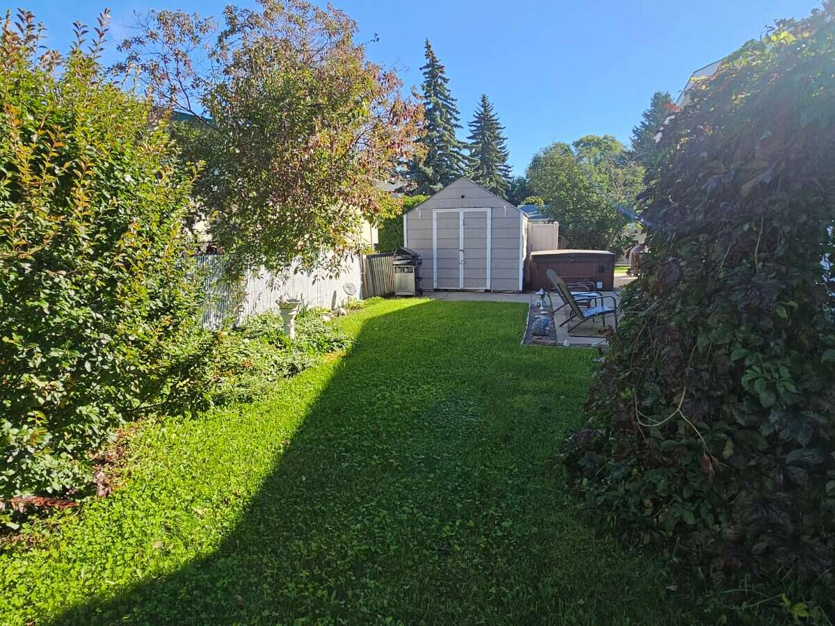 Executive West Hill 4 Level Split On Laurier Drive