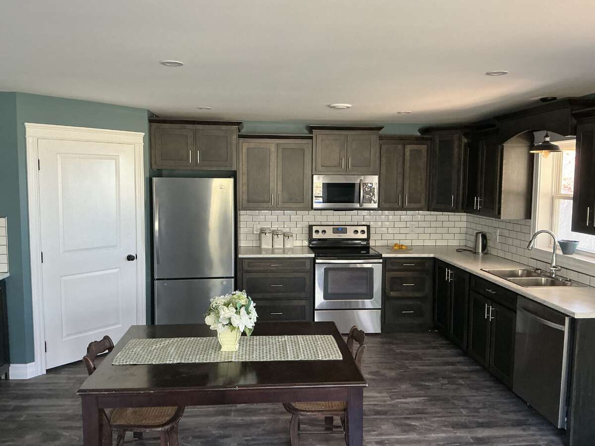 Eat-in Kitchen
