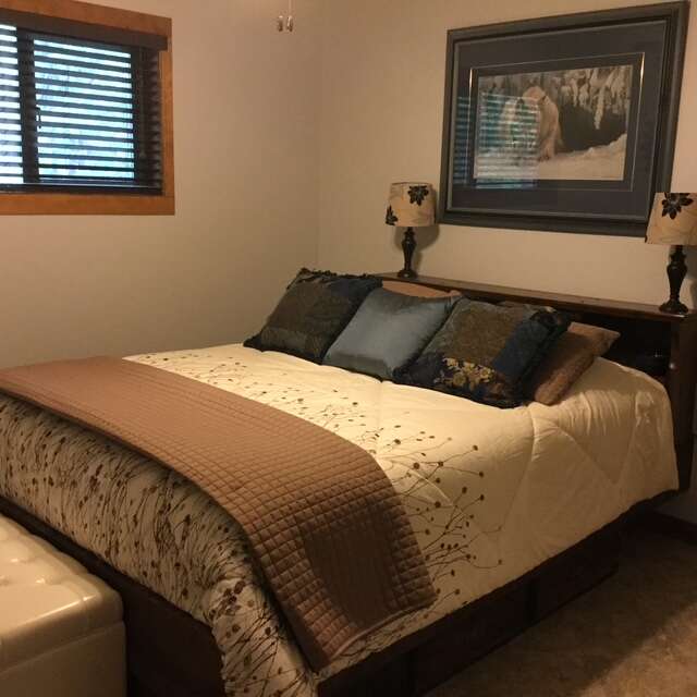 Upper Queen Bedroom