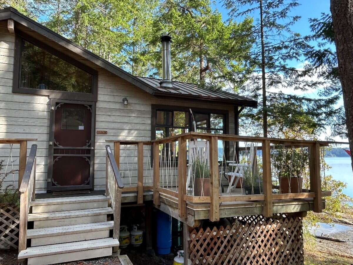 Island Cabin - Waterfront, Off Grid, DeCourcy BC