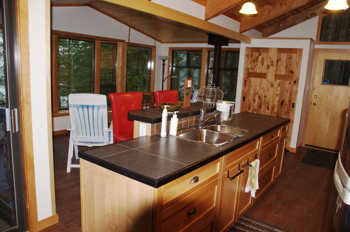 Island Cabin - Waterfront, Off Grid, DeCourcy BC