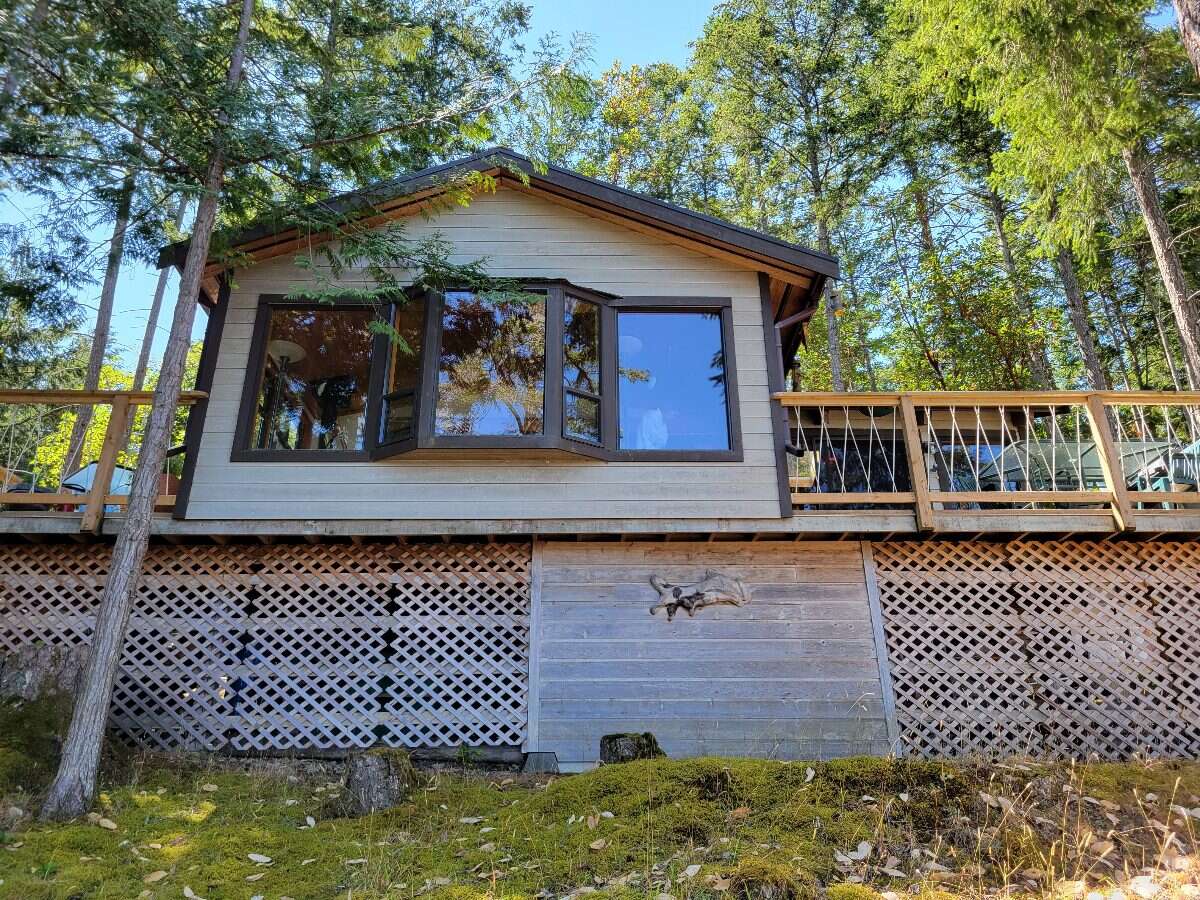 Island Cabin - Waterfront, Off Grid, DeCourcy BC