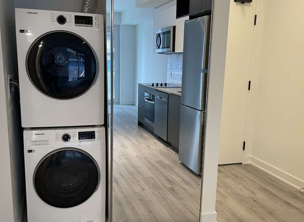  Located in the heart of downtown Toronto!