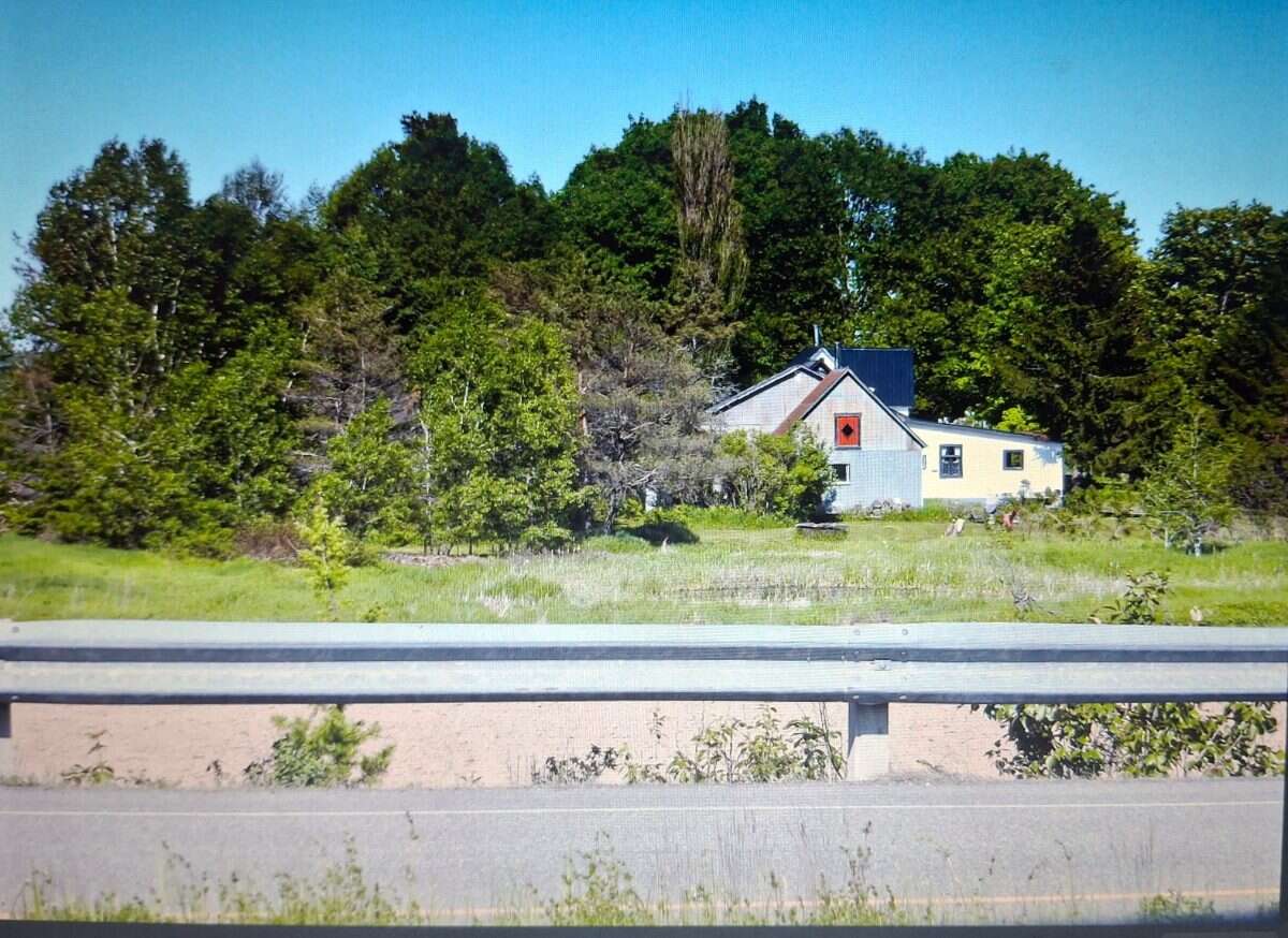 PERFECT LOCATION for your FAMILY AND BUSINESS