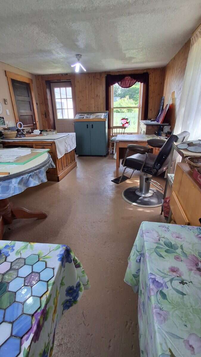 PERFECT LOCATION for your FAMILY AND BUSINESS