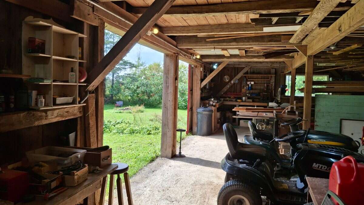 PERFECT LOCATION for your FAMILY AND BUSINESS