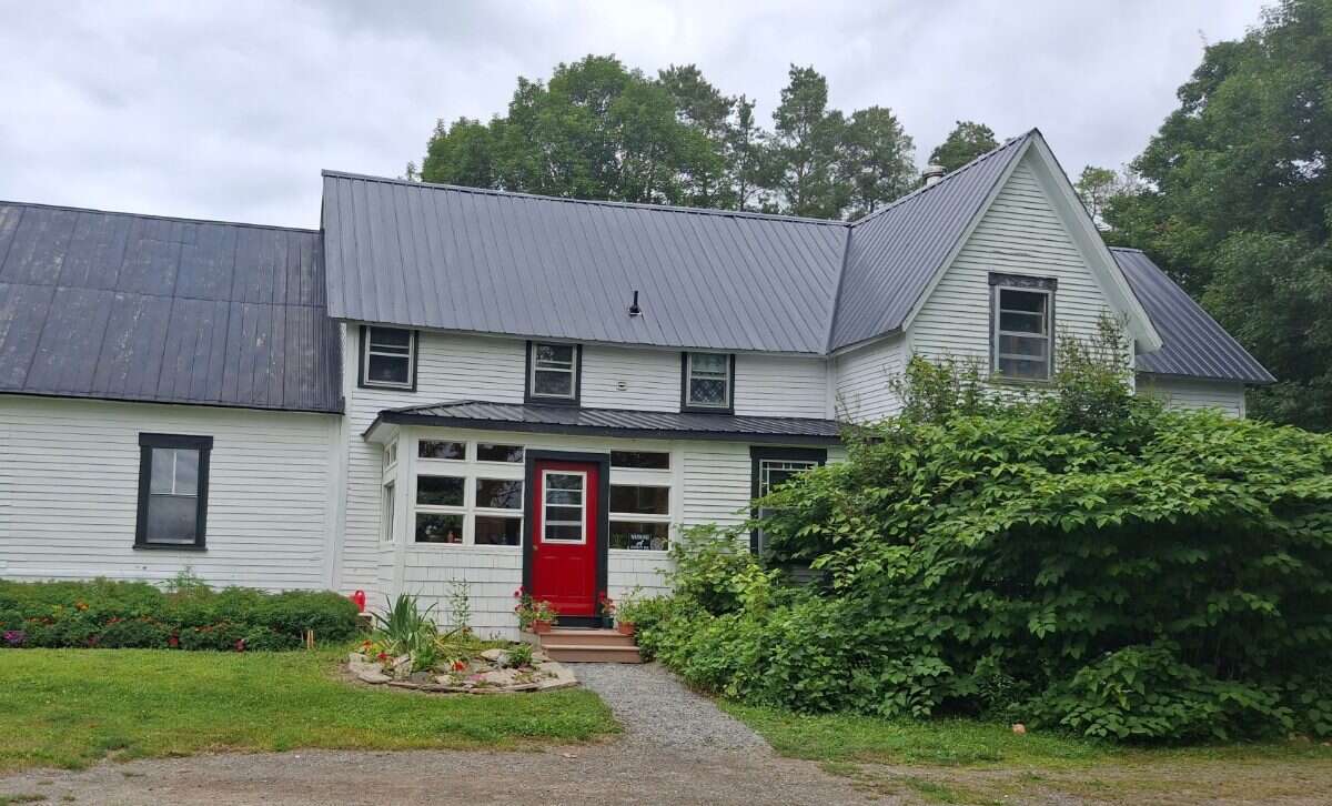 PERFECT LOCATION for your FAMILY AND BUSINESS
