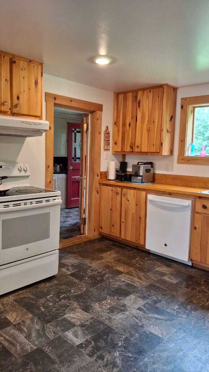 PERFECT LOCATION for your FAMILY AND BUSINESS
