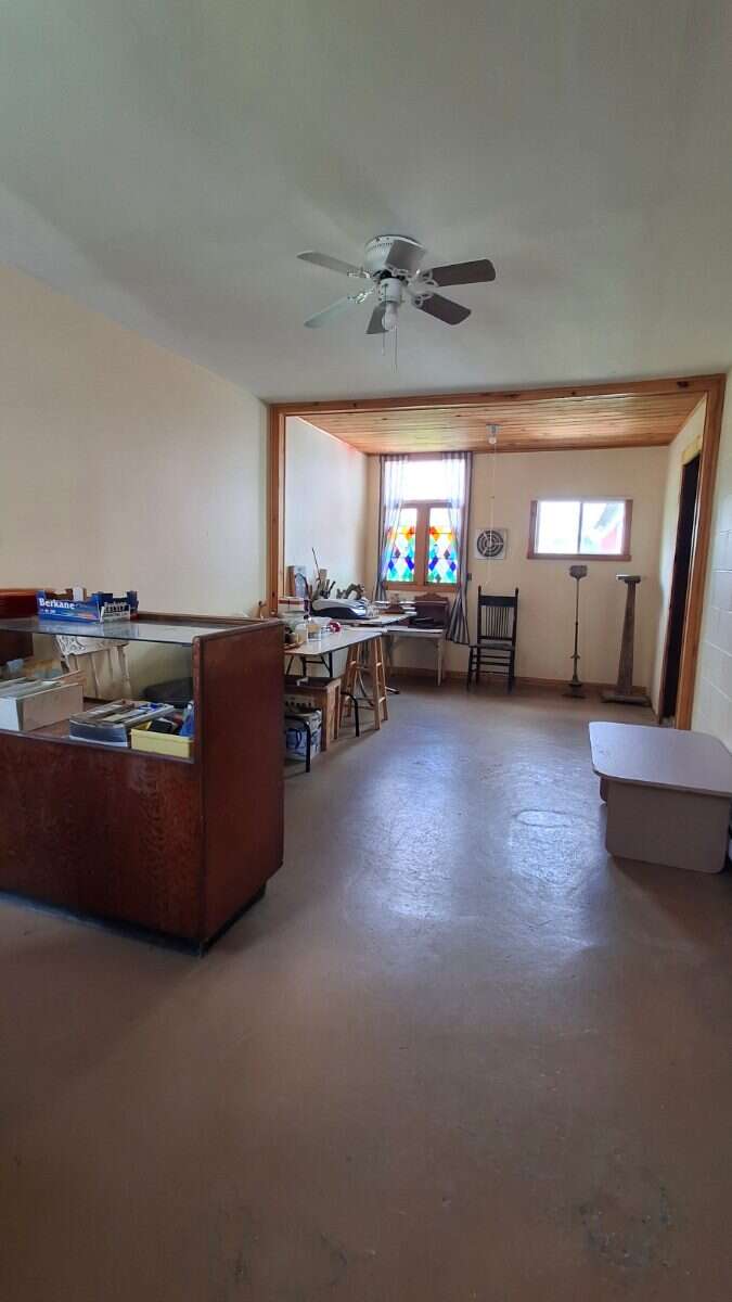 PERFECT LOCATION for your FAMILY AND BUSINESS