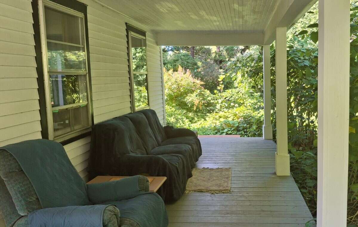 PERFECT LOCATION for your FAMILY AND BUSINESS
