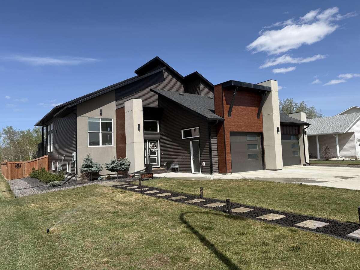 10522 101 Ave