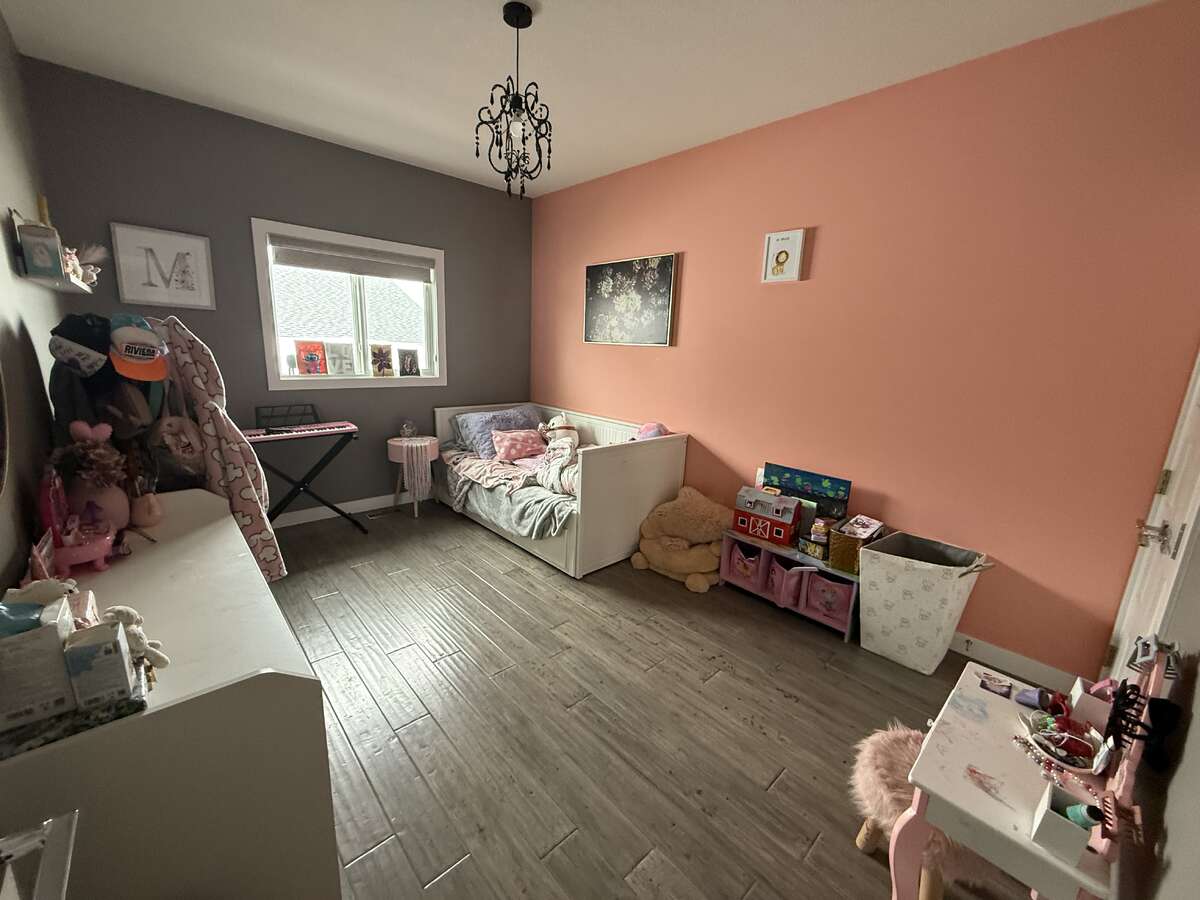 main bathroom w/ bluetooth mirrors