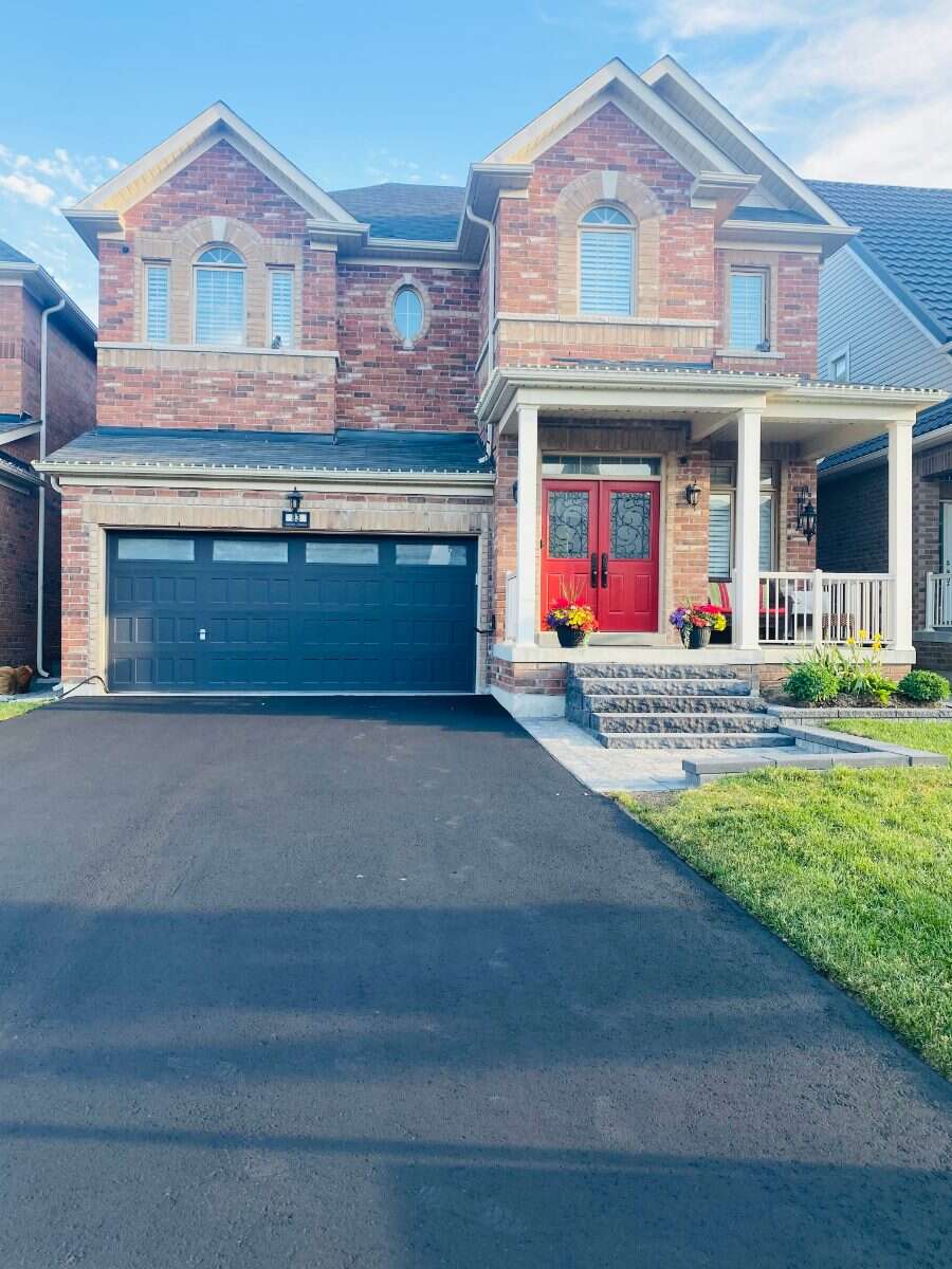 83 Strachan Trail