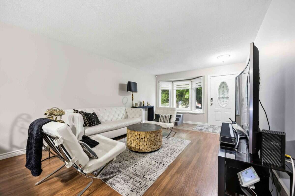 Move-In Ready 3-Bed Backsplit in Sherwood Village
