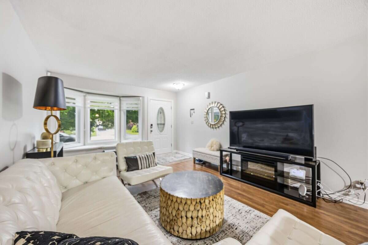 Move-In Ready 3-Bed Backsplit in Sherwood Village
