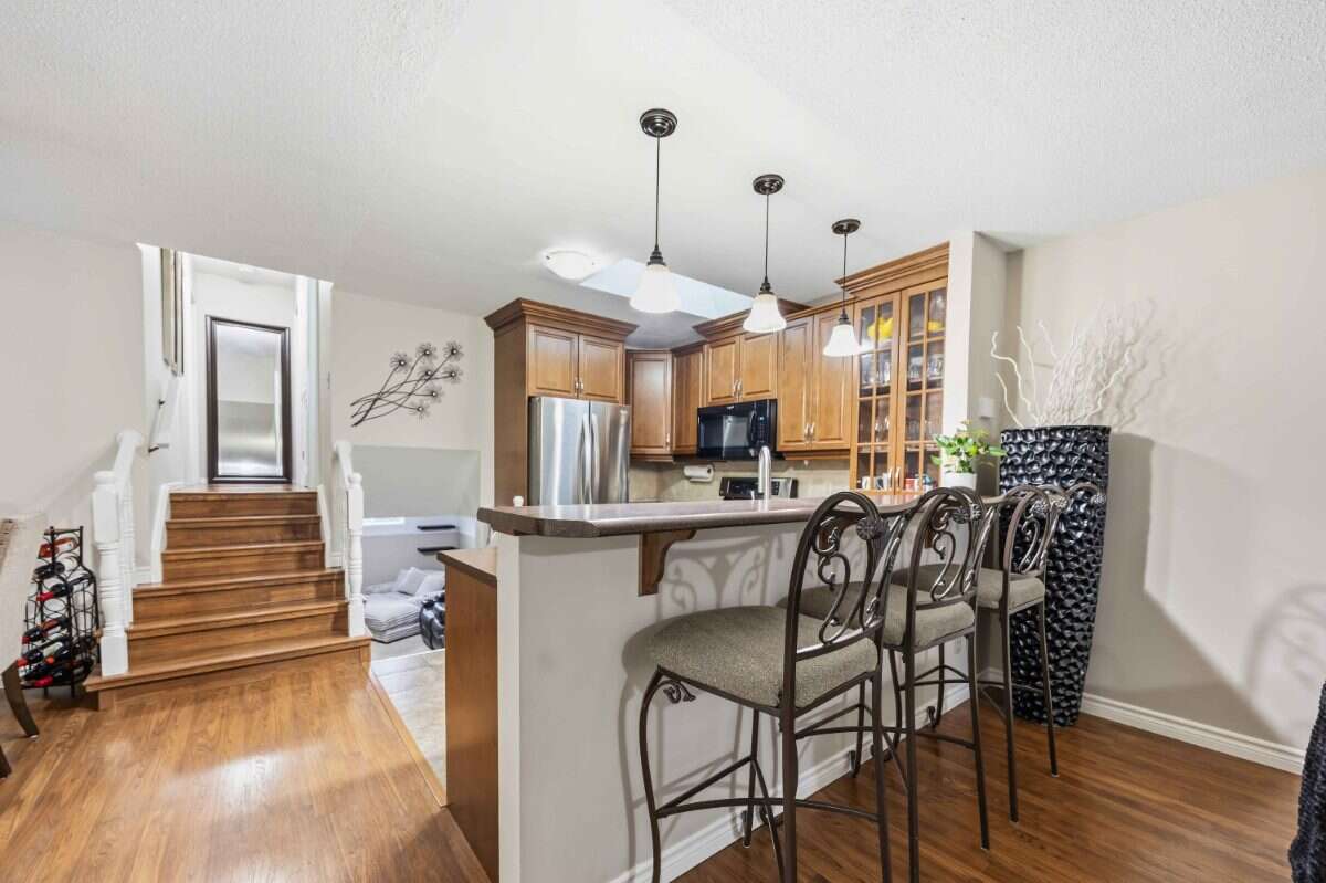 Move-In Ready 3-Bed Backsplit in Sherwood Village