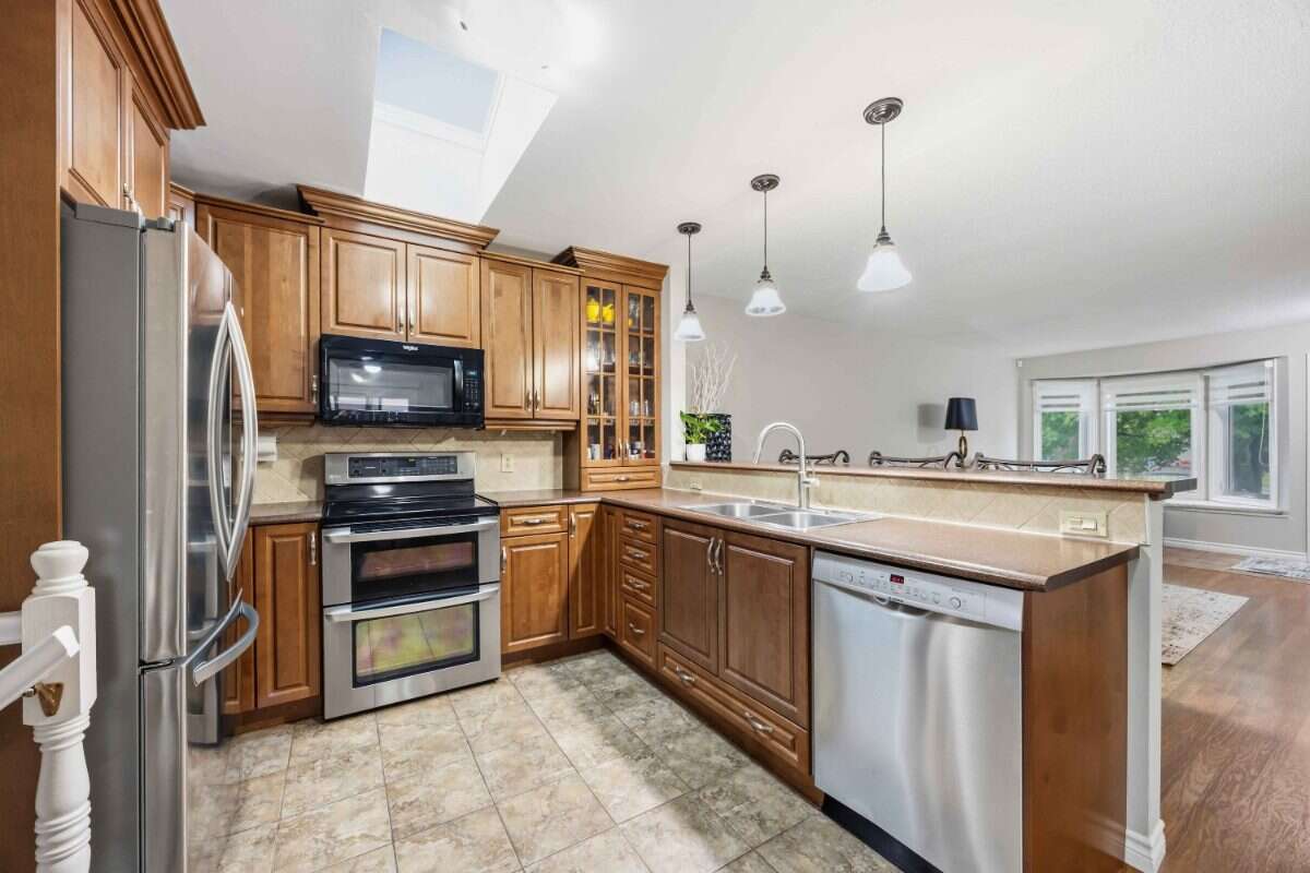 Move-In Ready 3-Bed Backsplit in Sherwood Village