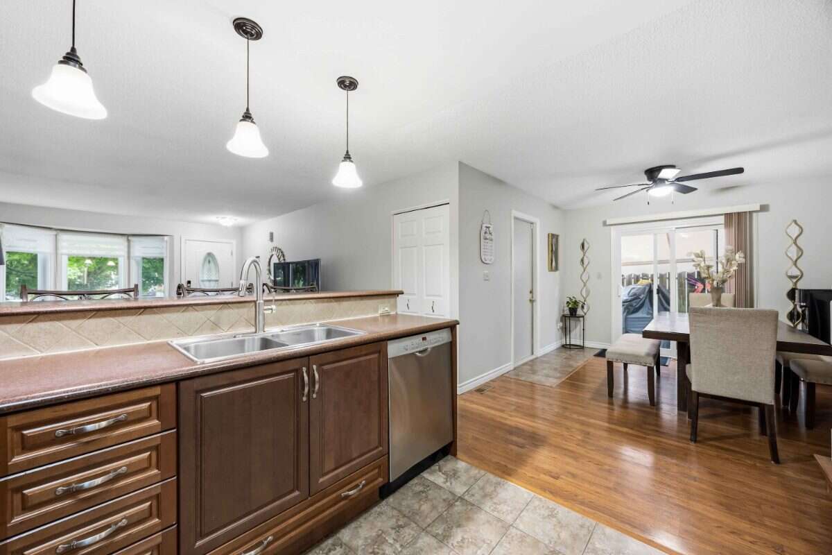 Move-In Ready 3-Bed Backsplit in Sherwood Village
