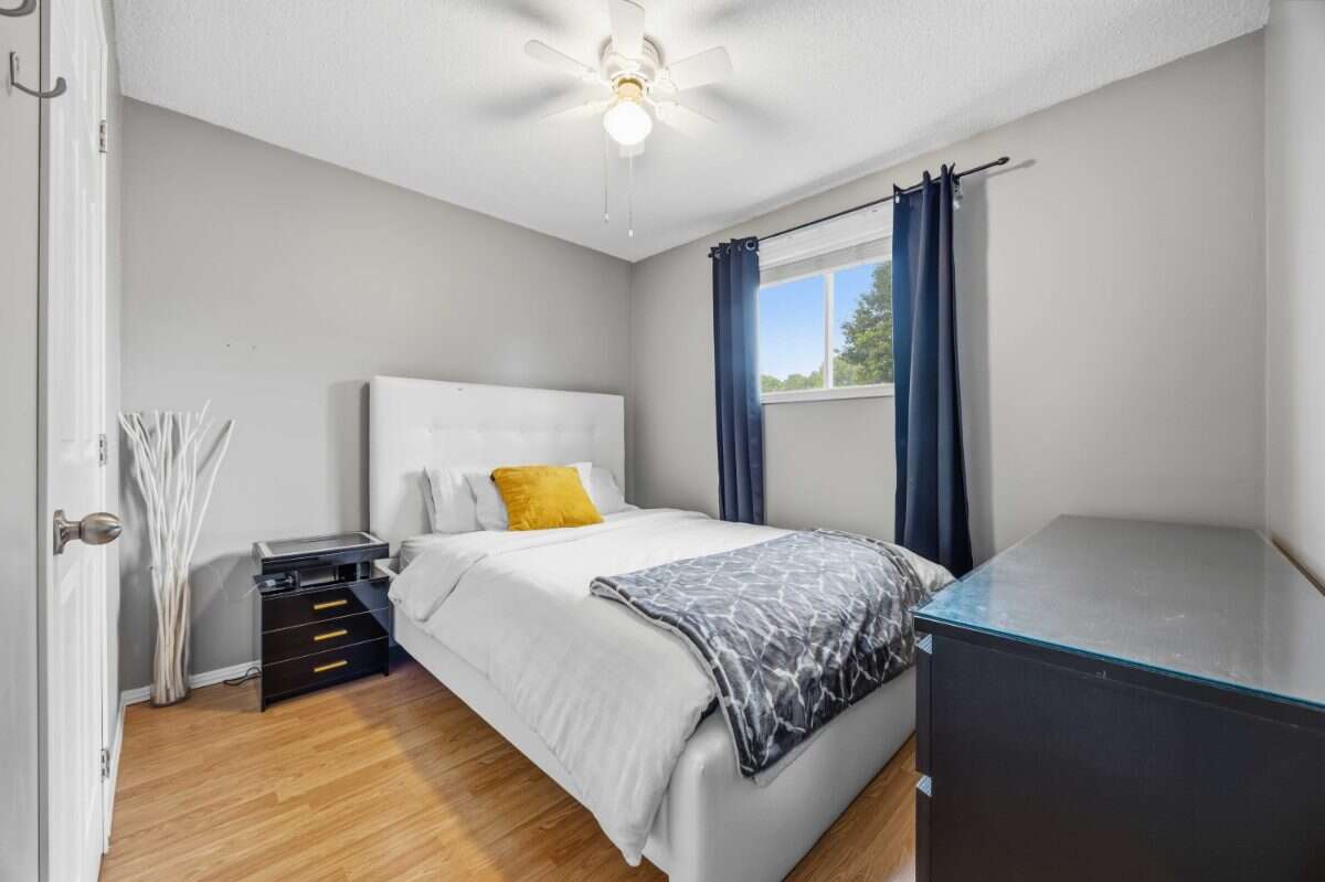 Move-In Ready 3-Bed Backsplit in Sherwood Village