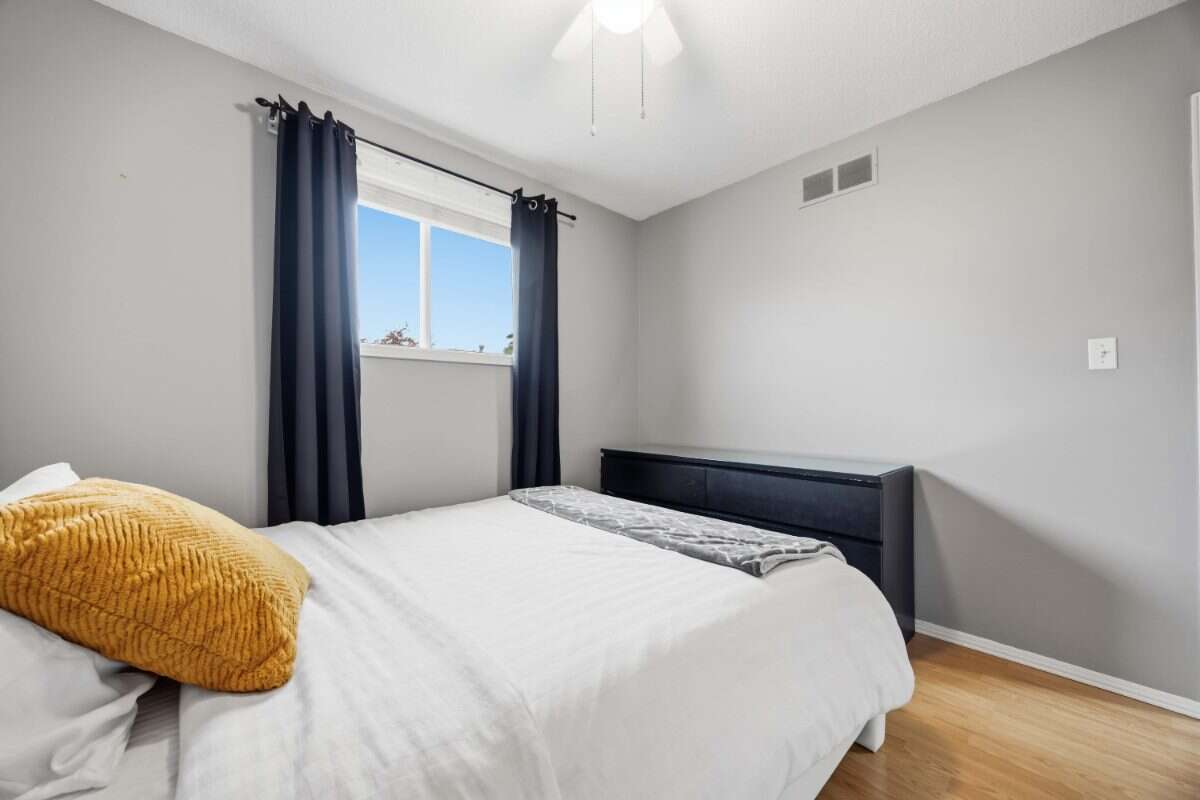 Move-In Ready 3-Bed Backsplit in Sherwood Village